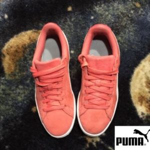 Puma classic salmon color in size 7